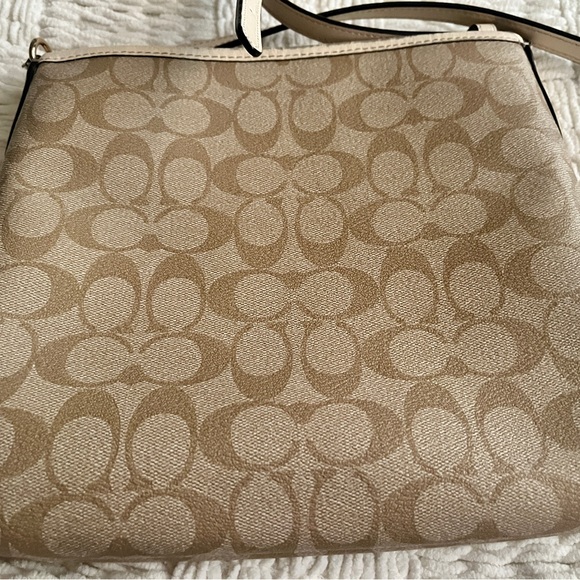 Coach beige color - Picture 2 of 5
